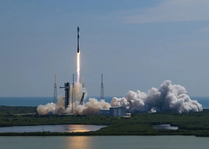 Satelit Starlink Elon Musk Ganggu Teleskop Radio di Bumi, Penelitian Astronomi Terancam