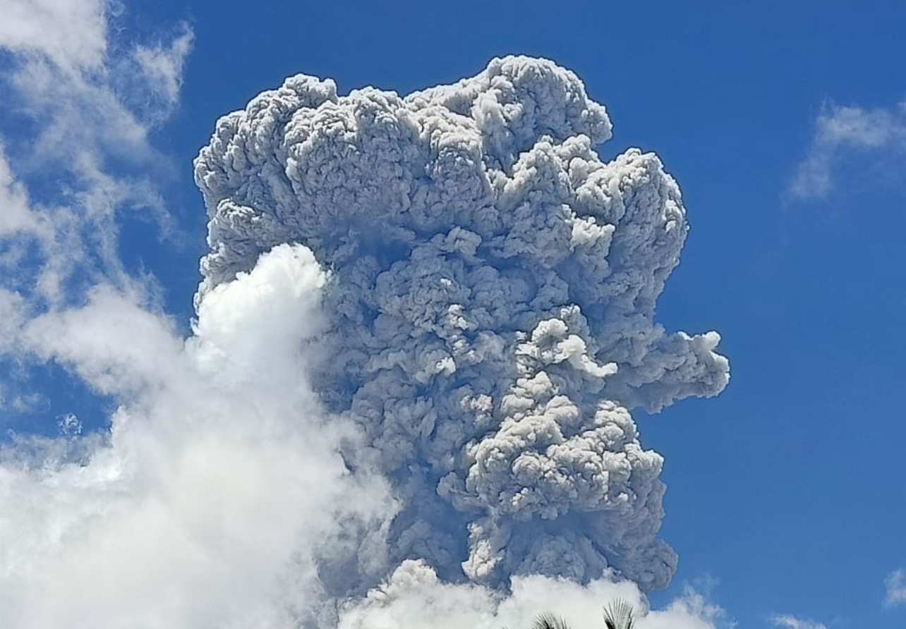 Gunung Ibu Kembali Erupsi, Tinggi Kolom Abu Vulkanik Capai 7.000 Meter