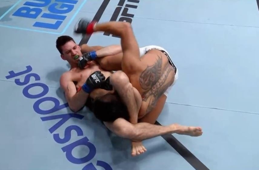 Belum Genap 1 Ronde, Jeka Saragih Dipaksa Tap-Out Lewat Kuncian Westin Wilson di UFC