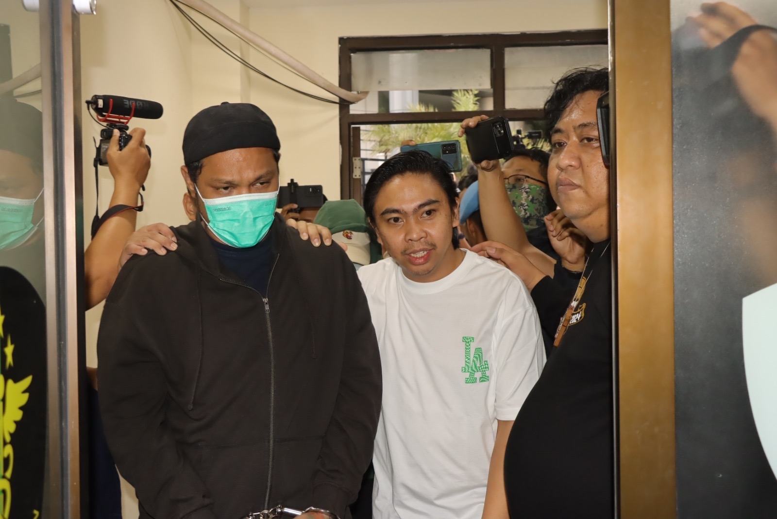 Banyak Masalah Usai Cerai Jadi Alasan Virgoun Pakai Narkoba