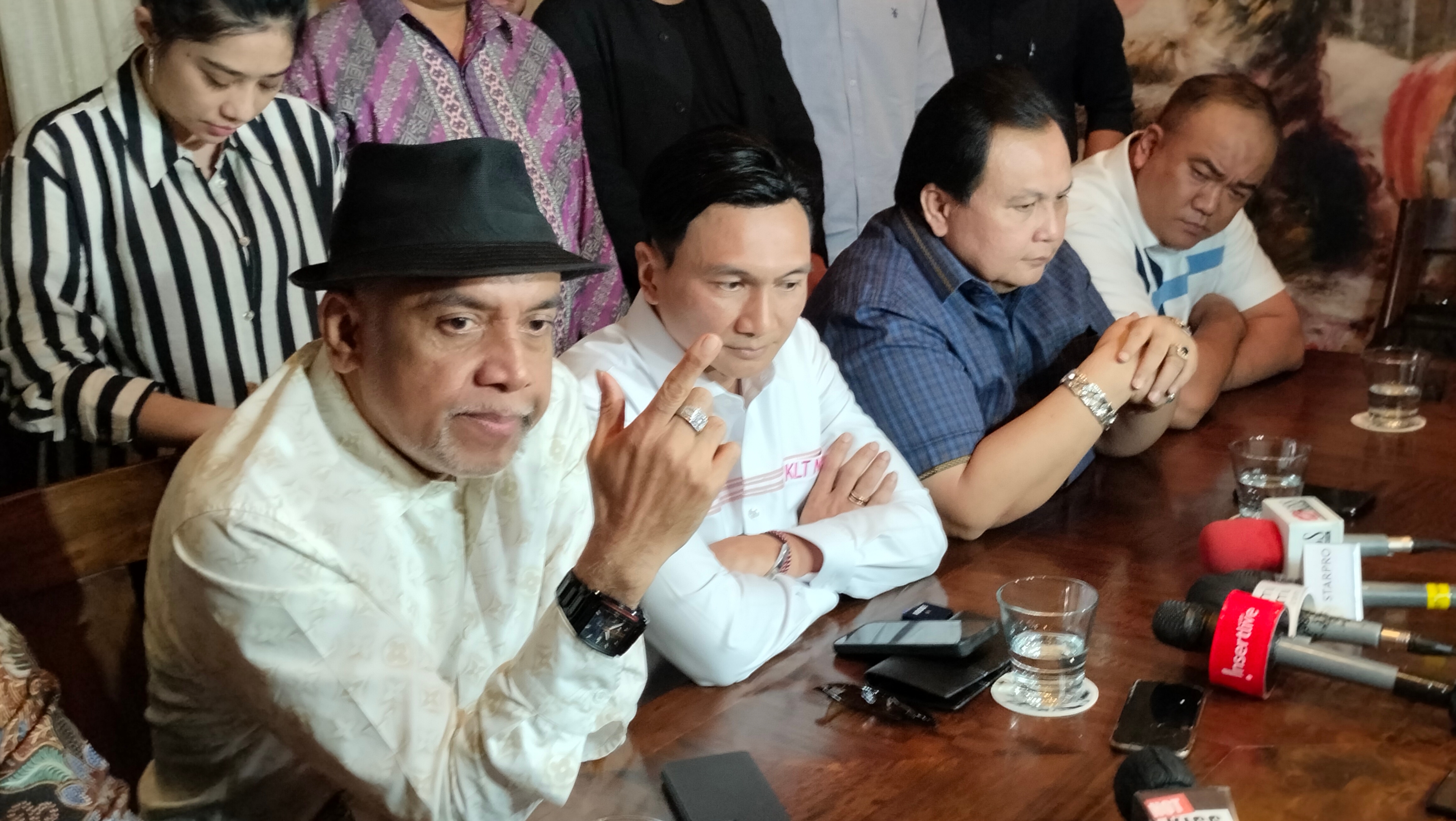 Anji Bantah Selingkuh dengan Istri Sexy Goath Juliette Angela