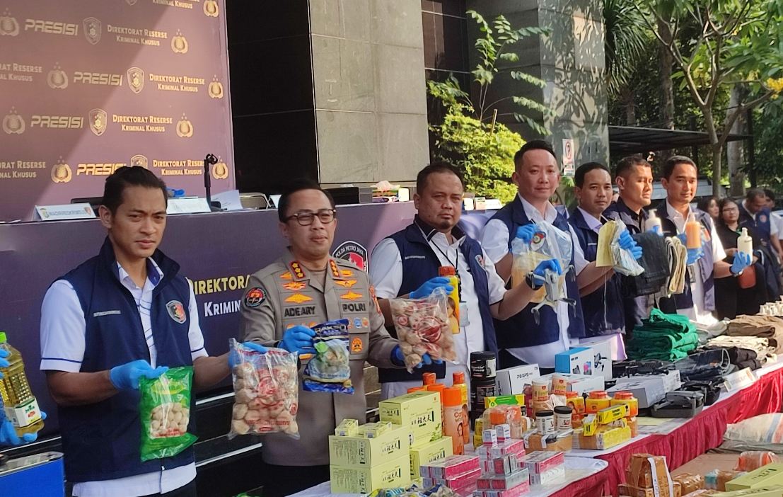 Polda Metro Jaya Ringkus 8 Tersangka Kasus Impor dan Pemalsuan Produk