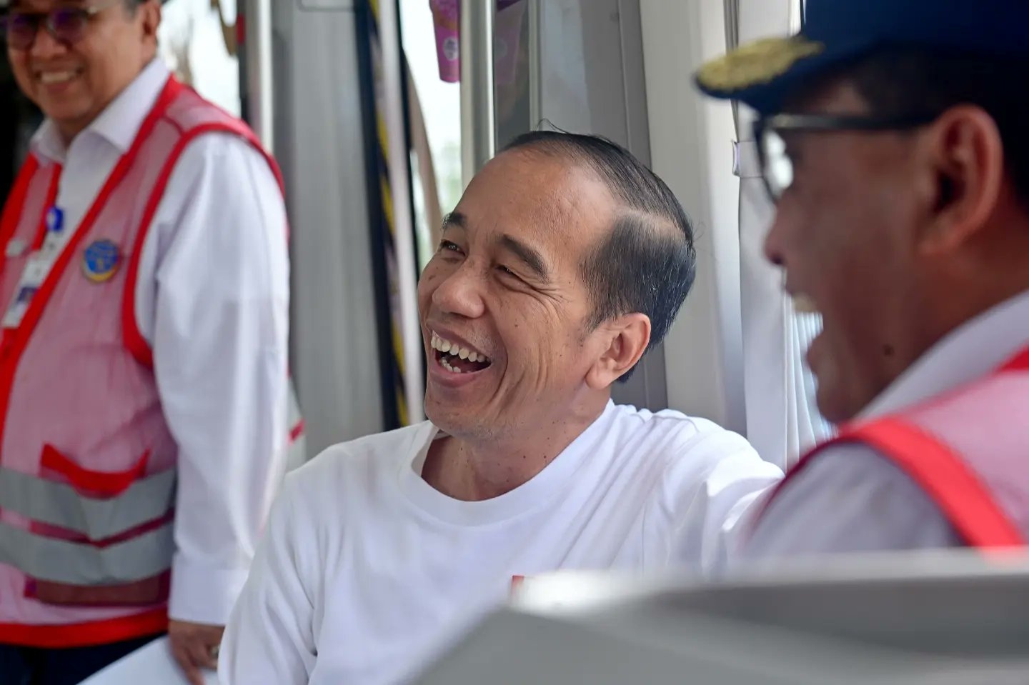 Jokowi Absen di Penutupan PON 2024, Fokus Hadiri Pernikahan Anak Khofifah di Surabaya