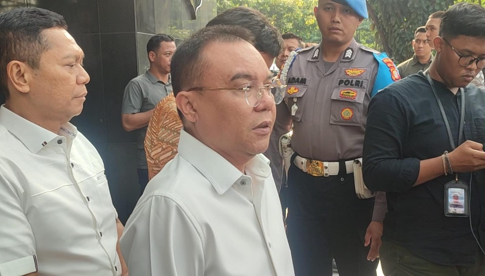 Dasco dan Habiburokhman Jenguk Demonstran yang Ditangkap Polda Metro Jaya