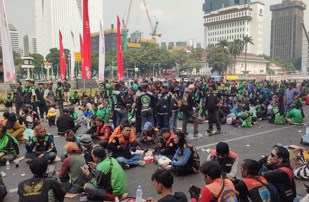 DPR: Pemerintah Harus Mendengarkan Tuntutan Ojol dan Kurir