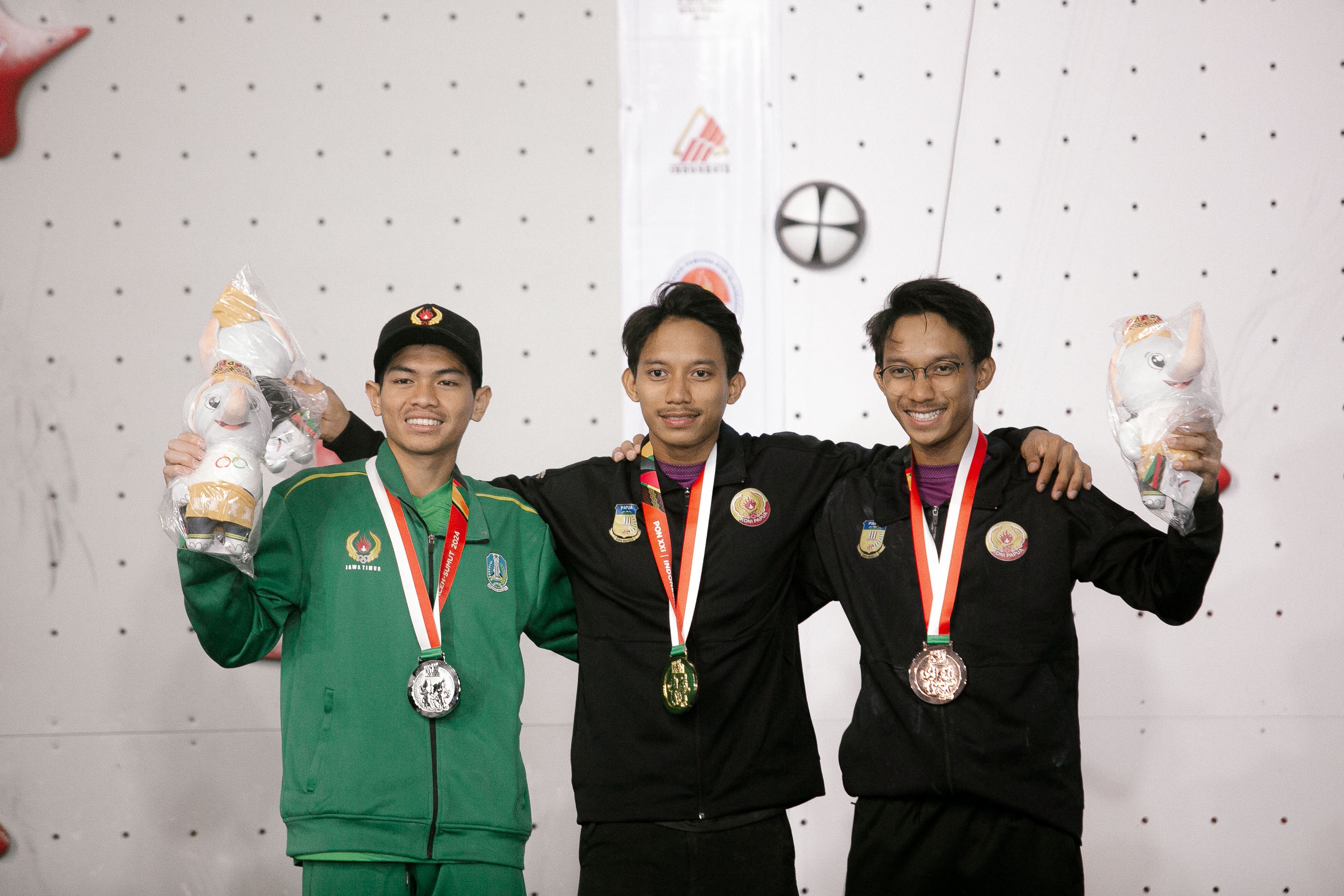 Atlet Kembar Papua Sumbang Emas dan Perunggu di Panjat Tebing PON XXI 2024