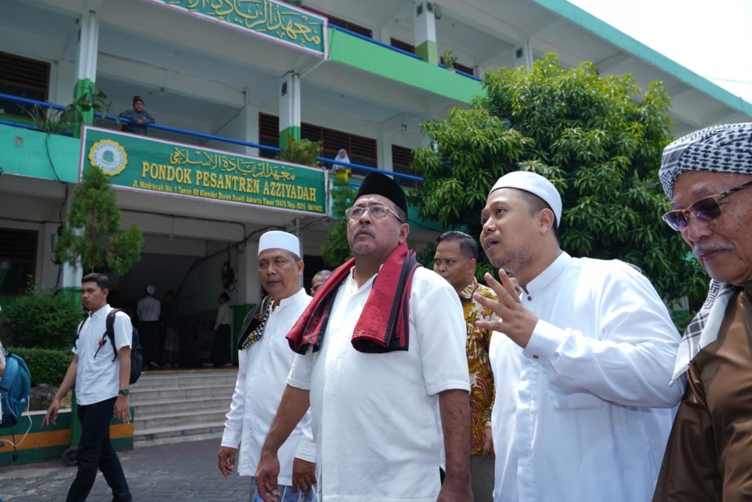 Rano Karno Ziarah ke Makam KH. Buya Zayadi, Tekankan Pentingnya Pembangunan Manusia