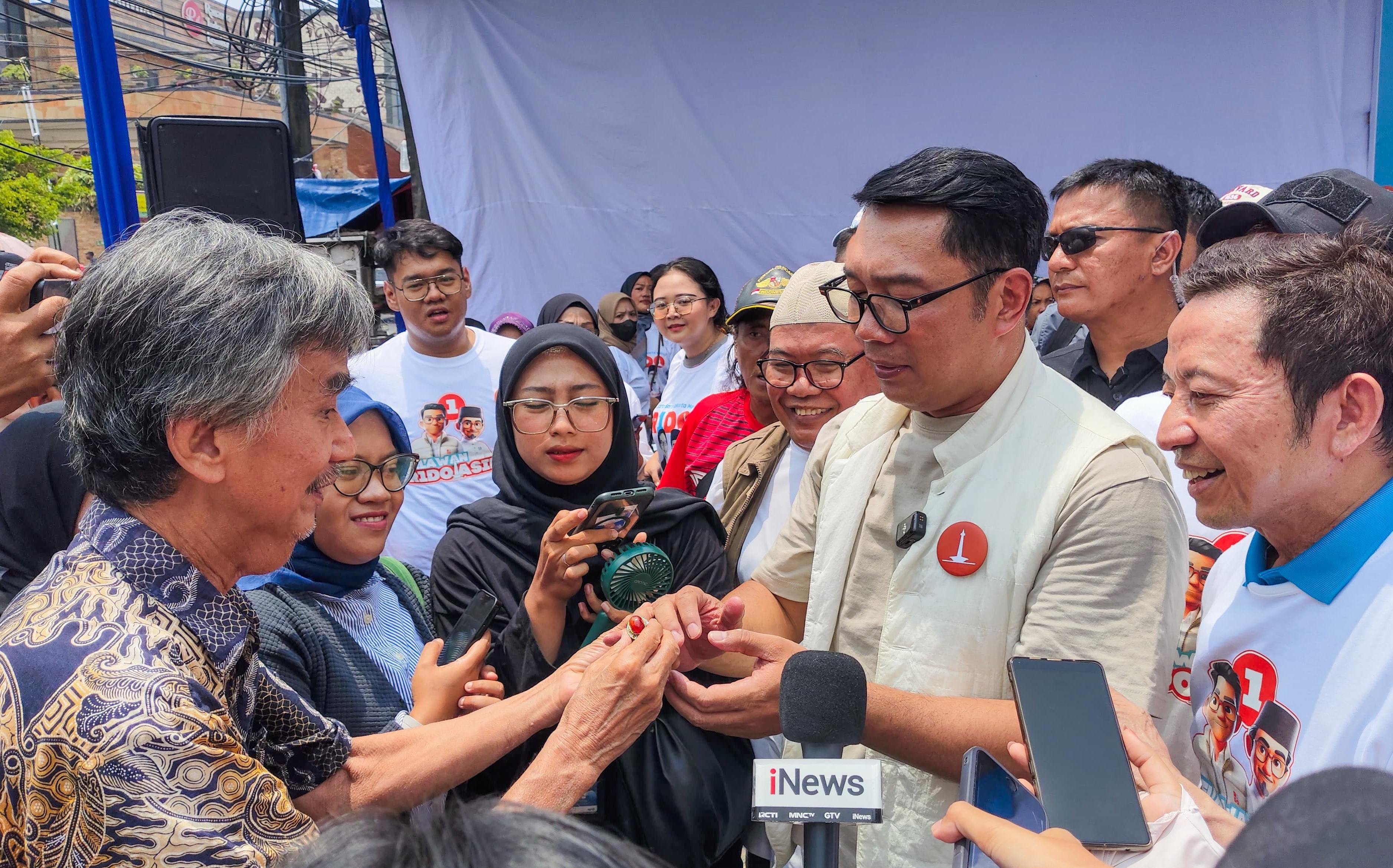 Pedagang di Kebayoran Beri Cincin Batu Akik ke Ridwan Kamil: Yang Pakai Ini Pasti Menang