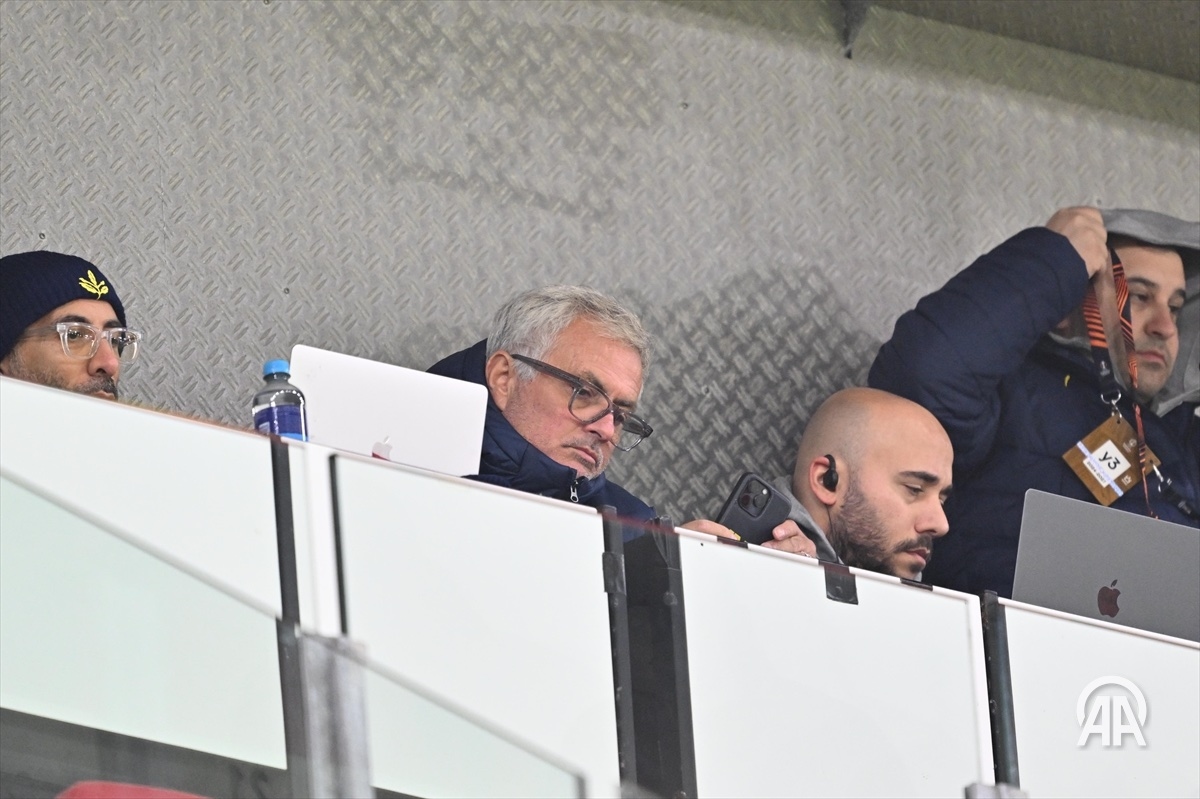 Tak Nyaman di Turki, Jose Mourinho Dikabarkan Minat Gantikan Eddie Howe di Newcastle United