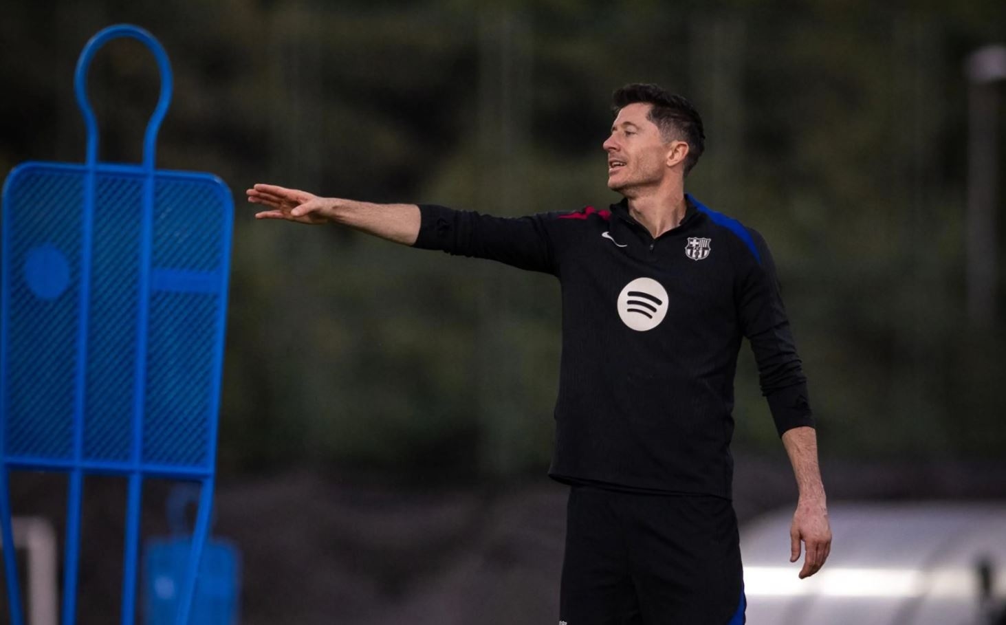 Jadi 'Ayah' di Tengah Skuad Muda Barcelona, Robert Lewandowski Kalem Meski Kontraknya Bakal Berakhir