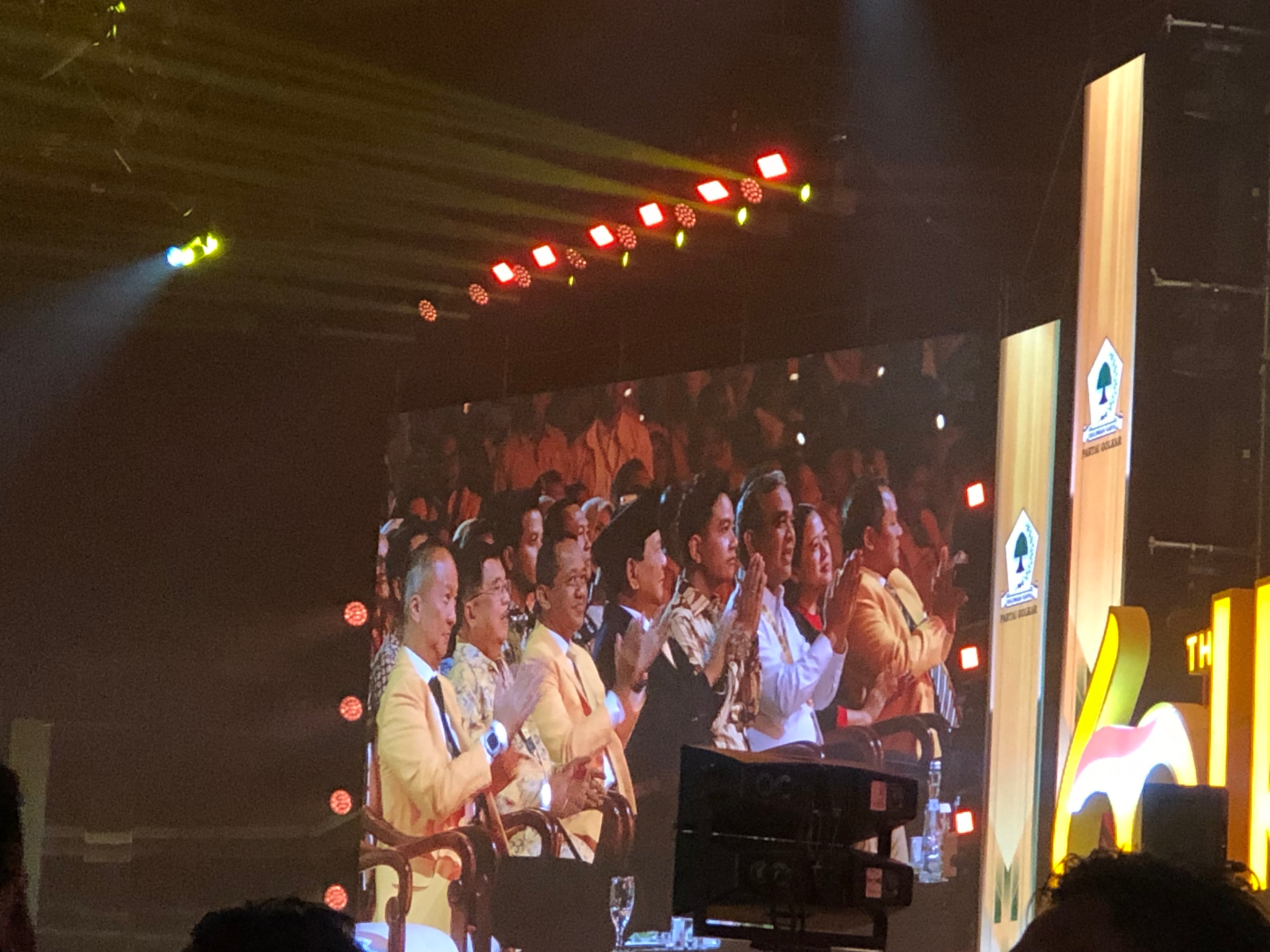 Puan Hadiri HUT ke-60 Partai Golkar, Duduk Sebaris dengan Prabowo dan Gibran