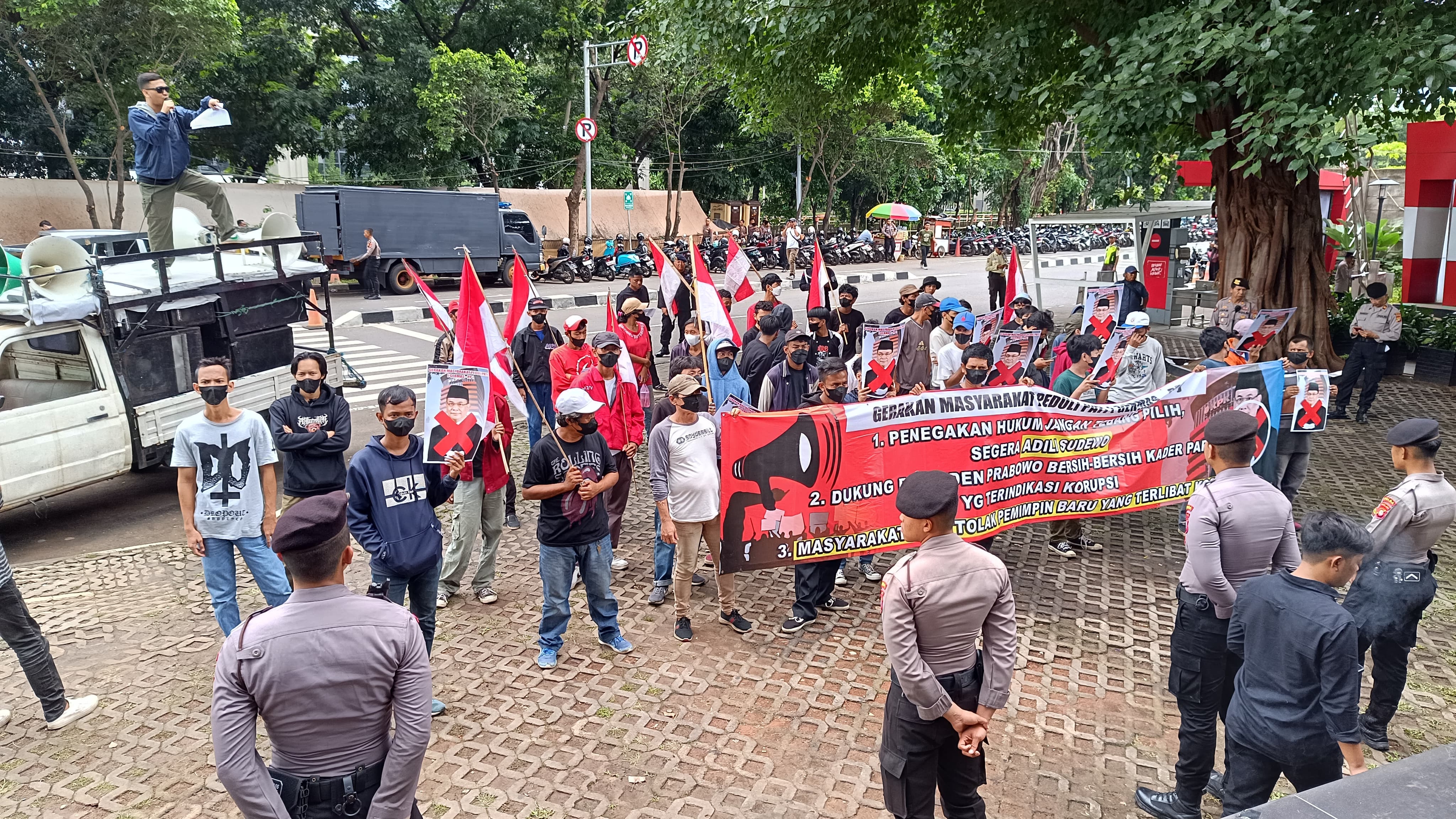 KPK Didesak Tangkap Calon Bupati Pati Sudewo Terkait Kasus Suap Proyek DJKA