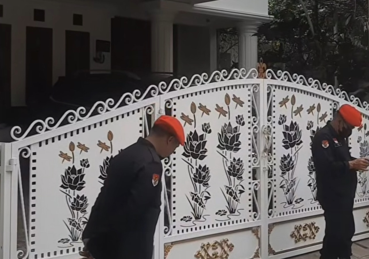 Jadi Tersangka KPK, Rumah Pribadi Hasto Dijaga Ketat Satgas PDIP