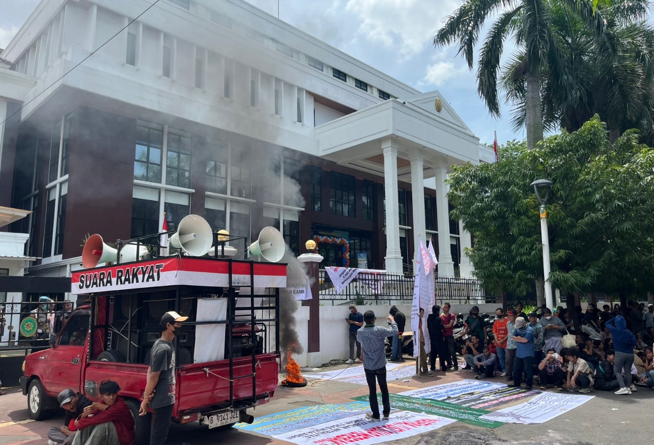 Ricuh di PTUN, Massa Tuntut Hakim dan KY Tegakkan Keadilan dalam Sengketa PT SKB