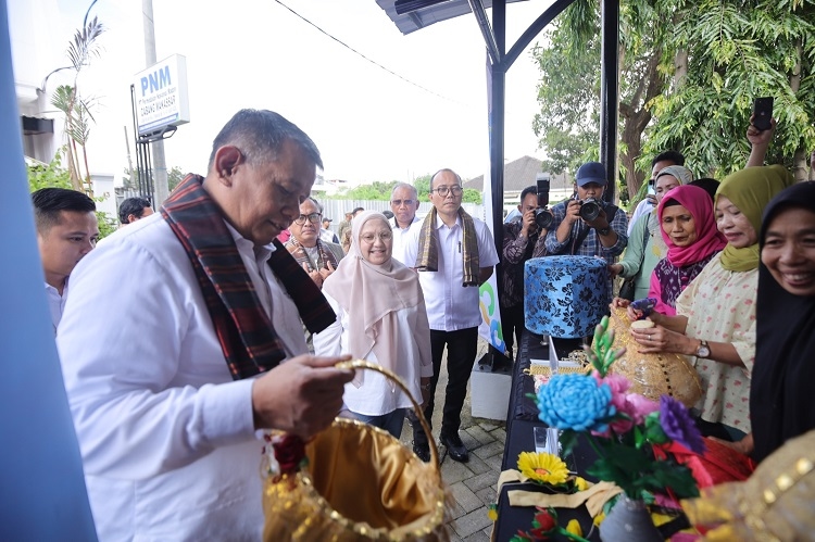 Mengubah Limbah Jadi Berkah, Inspirasi Usaha Daur Ulang PNM Mekaar Kota Makassar