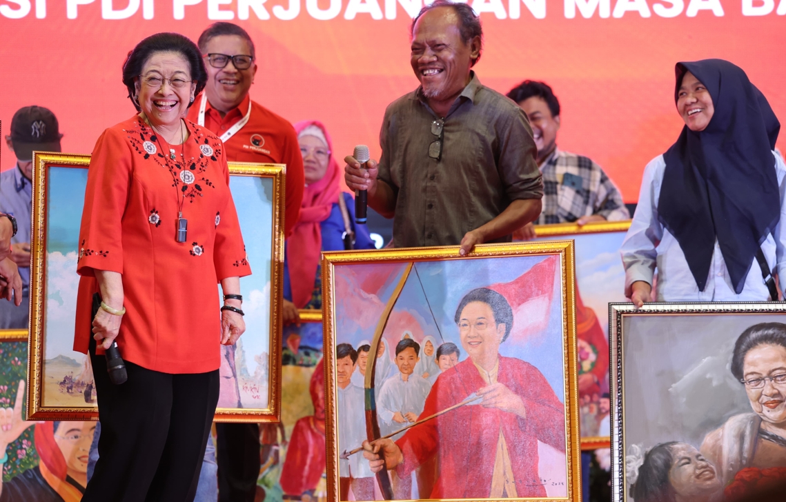 Megawati Terima Hadiah Lukisan Srikandi pada Ulang Tahunnya yang ke-78