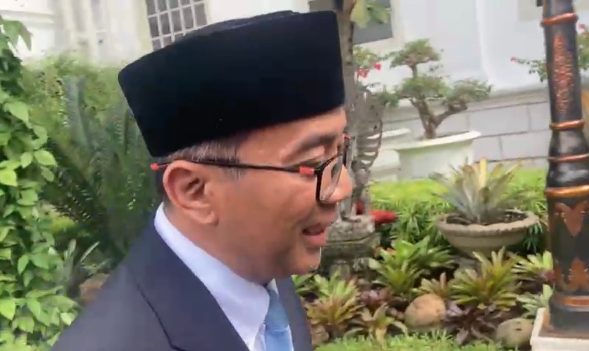 Dikabarkan Jadi Mendiktisaintek Gantikan Satryo, Brian Yuliarto Tiba di Istana