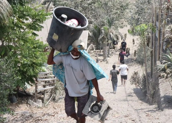 250 Keluarga Terdampak Erupsi Gunung Lewotobi Dipindahkan ke Hunian Sementara