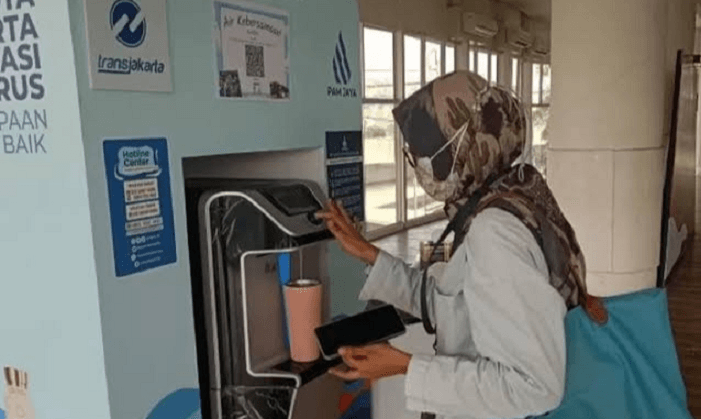 Transjakarta Luncurkan Program Isi Ulang Air Gratis, Dorong Penggunaan Tumbler untuk Kurangi Sampah Plastik