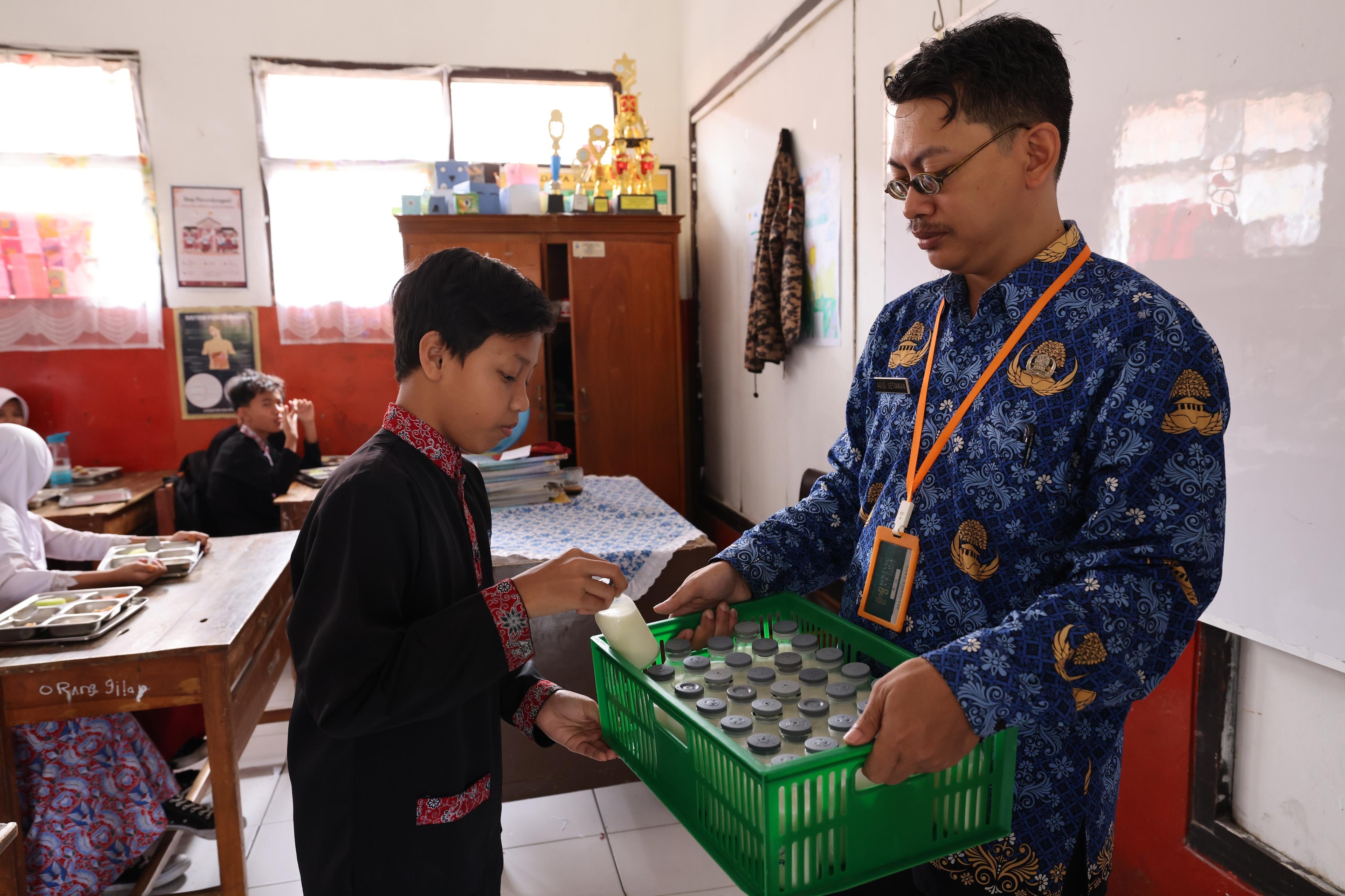 Program Makan Bergizi Gratis Serap Susu Peternak Lokal: Harga Naik, Ekonomi Tumbuh