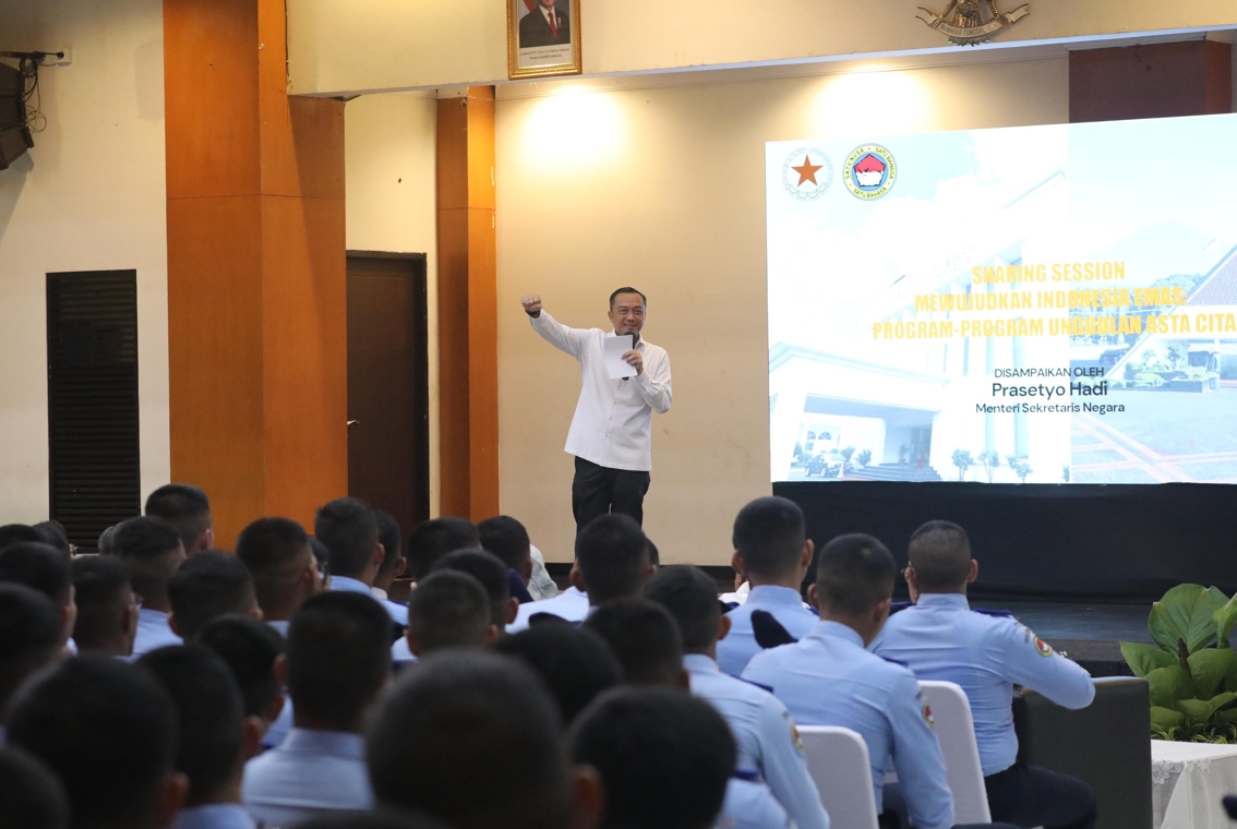 Kemiskinan Menurun, Mensesneg Tegaskan Target Nol Persen di Era Prabowo-Gibran