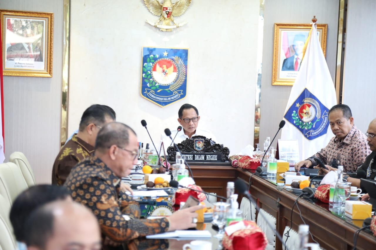 Terbitkan SE, Mendagri Minta Kepala Daerah Pinjamkan Lahan untuk Bangun SPPG