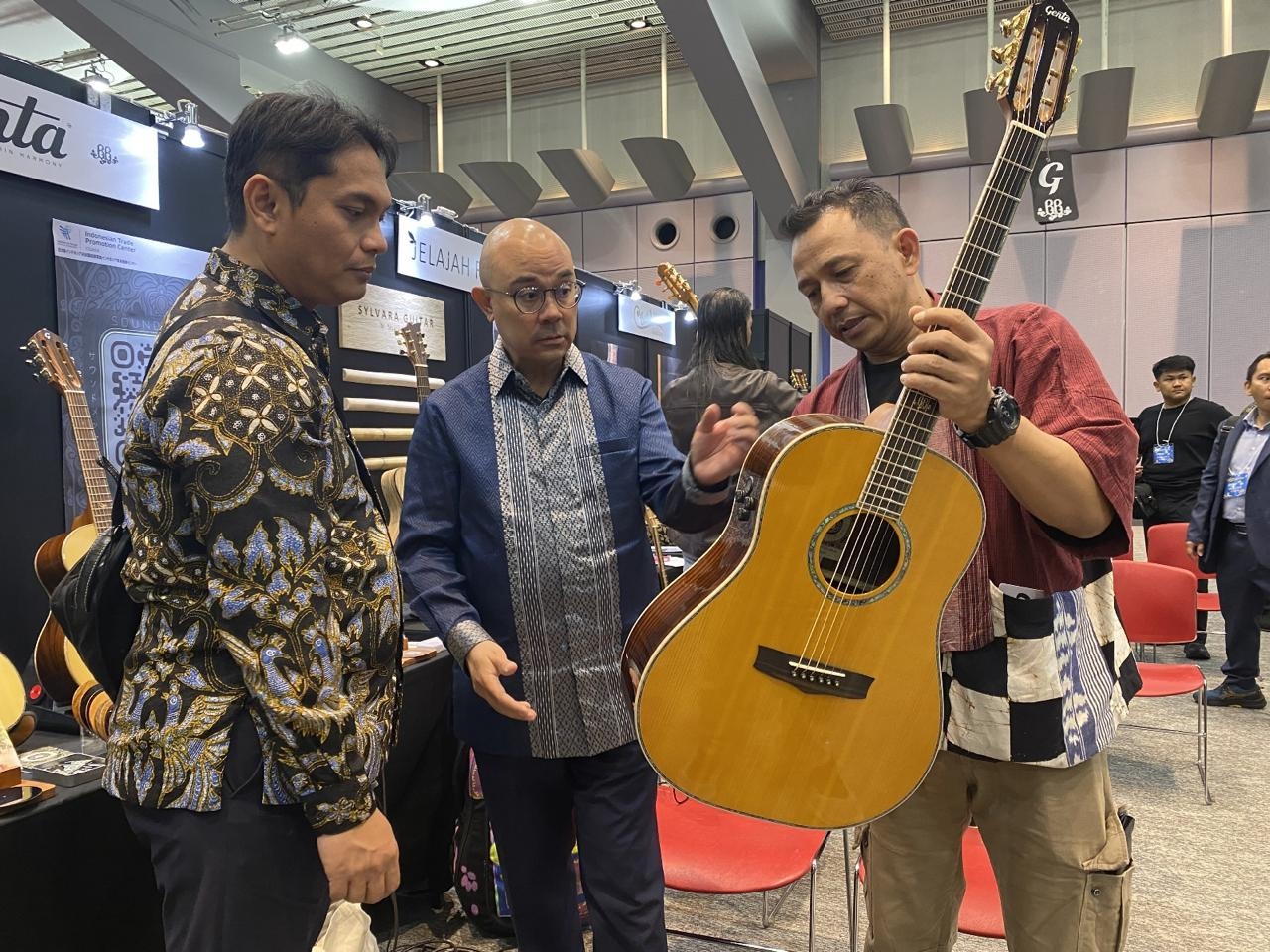 Gitar Buatan RI Mejeng di Sound Messe Osaka 2025, Potensi Transaksi Tembus Rp3,3 Miliar