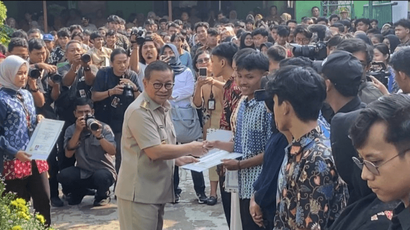 Tak Lagi Tertahan karena Uang, Ribuan Ijazah Siswa Jakarta Diputihkan