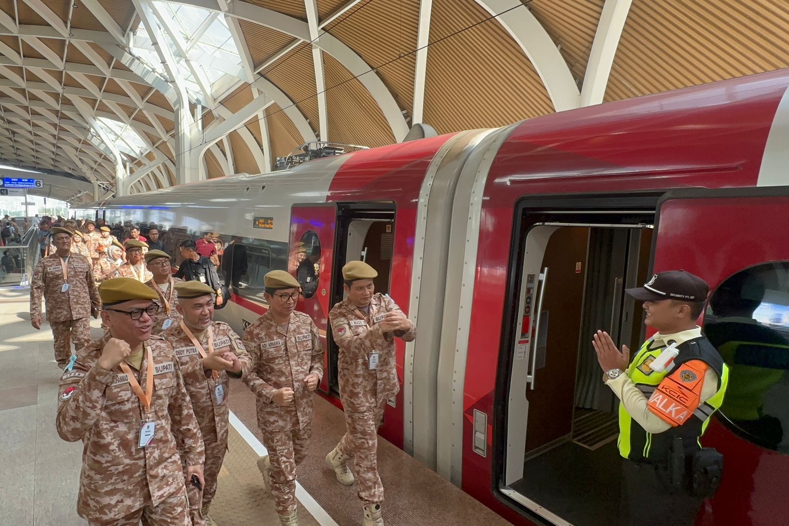 Whoosh Diandalkan Pemerintah untuk Angkut 84 Kepala Daerah ke IPDN Jatinangor