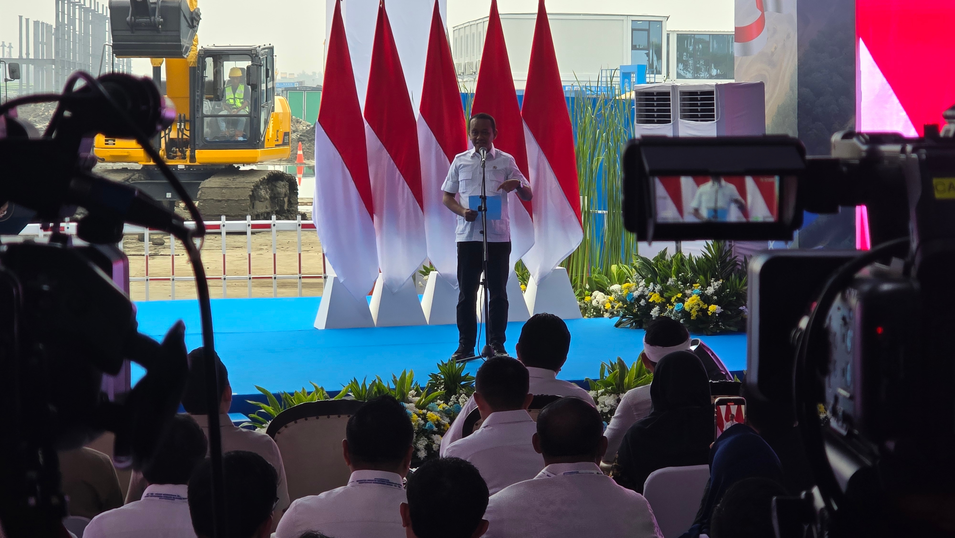 Bahlil Bongkar Alasan RI Gandeng Perusahaan China CATL di Proyek Ekosistem Baterai EV Karawang