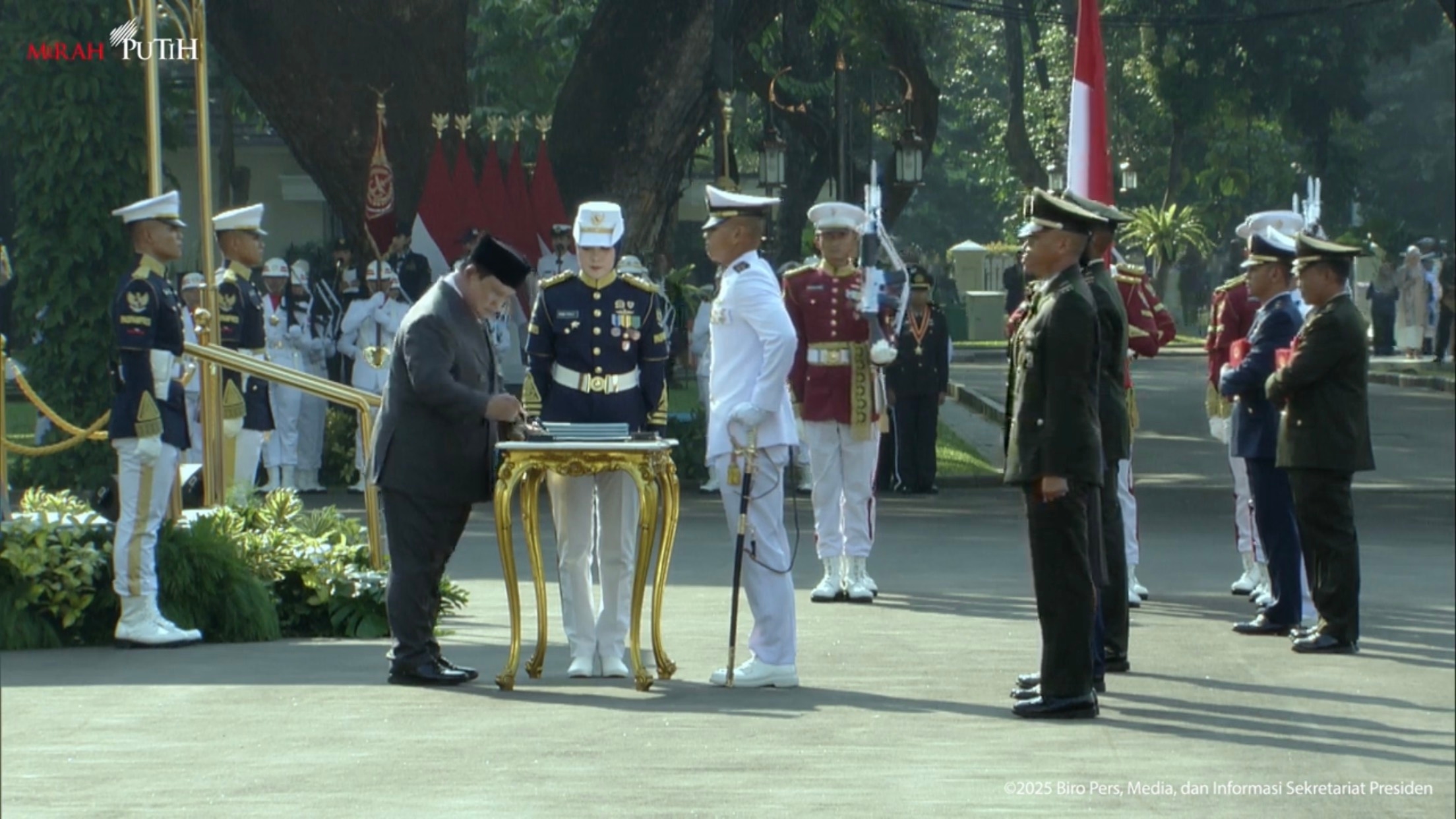 Prabowo Lantik 2.000 Perwira TNI-Polri: Janji Suci Dibacakan di Istana Merdeka