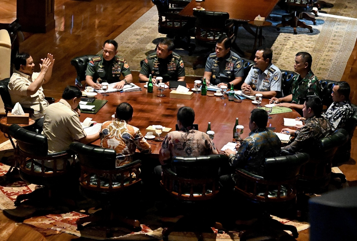 Panggil Petinggi TNI, Prabowo Soroti Urgensi Pertahanan di Tengah Gejolak Global