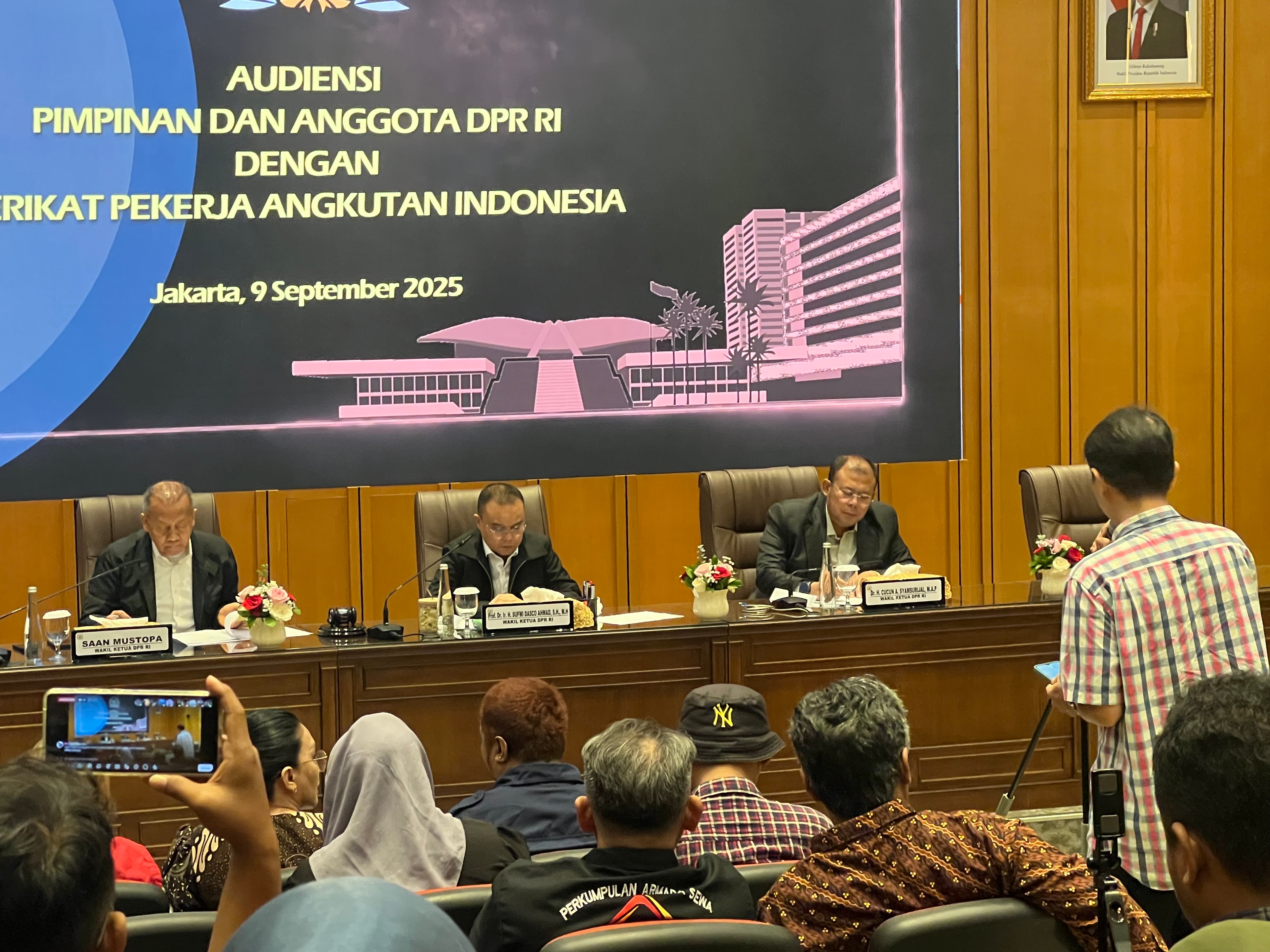 Pimpinan DPR Audiensi Serikat Pekerja Angkutan, Kesejahteraan dan Perlindungan Hukum Jadi Sorotan