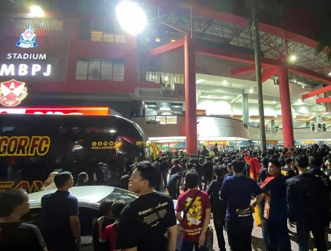 Suporter Selangor FC 'Ngamuk' Pasca Kekalahan Atas Persib Bandung, Faisal Halim Menenangkan