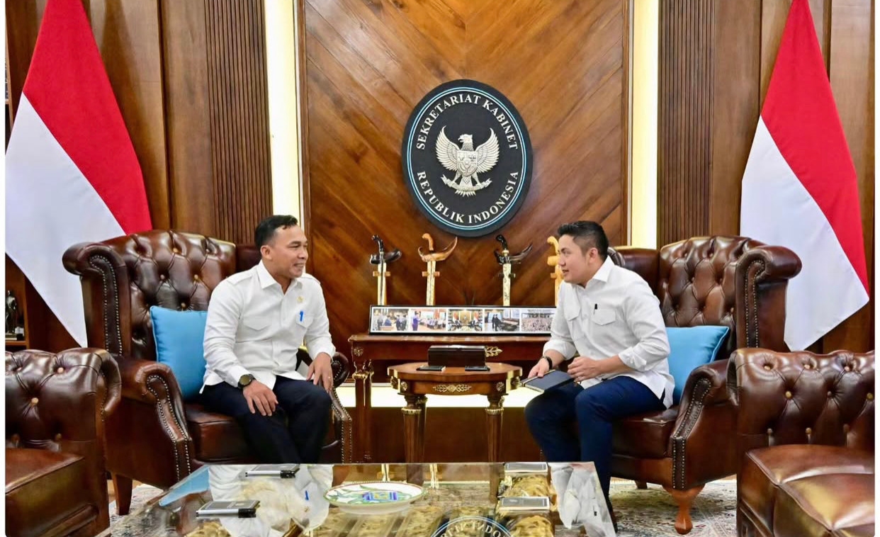 Seskab Teddy Bertemu Mendukbangga, Bahas Pengerahan 600 Ribu TPK untuk Kawal Program MBG