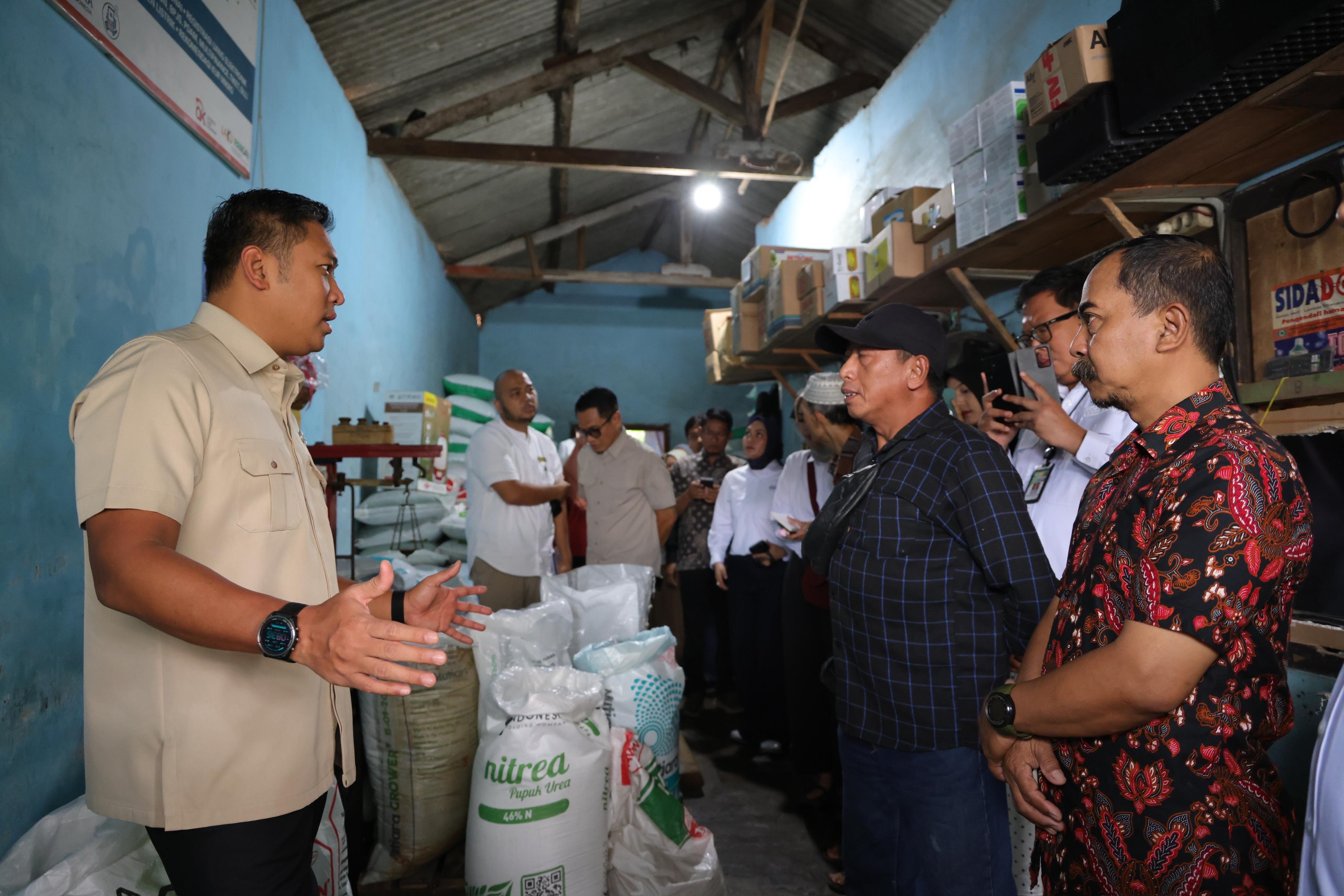 Wamentan Sudaryono Sidak Kios Pupuk di Malang Pastikan Harga Turun Sesuai HET