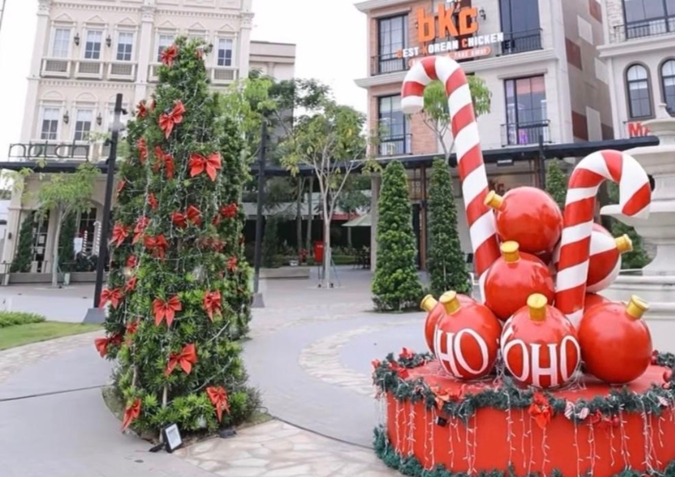 Suasana Natal di PIK Icon Semakin Meriah, Pengunjung Antusias Saksikan Christmas Carol