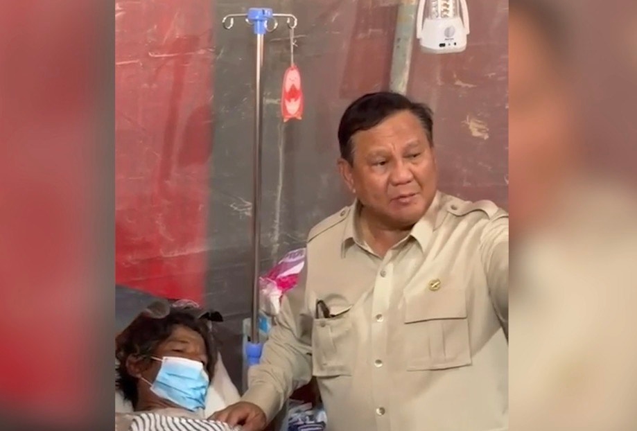 Momen Humanis Prabowo di Posko Pengungsian: Tegur Paspampres agar Warga Tak Didorong