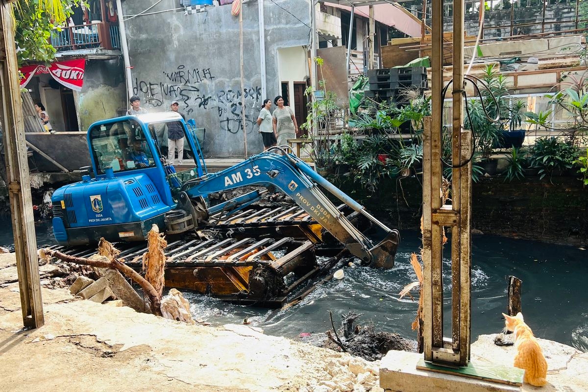 Pengerukan hingga Penertiban Bantaran Kali Cakung Lama Jadi Keharusan untuk Tangani Banjir