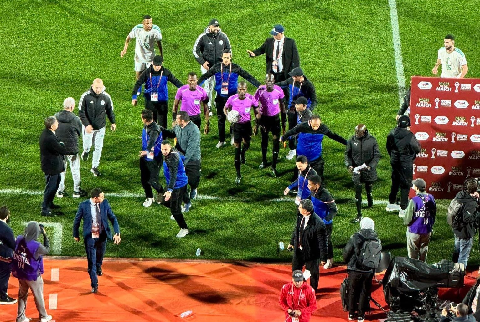 Piala Afrika: Konfederasi Selidiki Insiden Kekerasan Terhadap Wasit Usai Laga Aljazair vs Nigeria