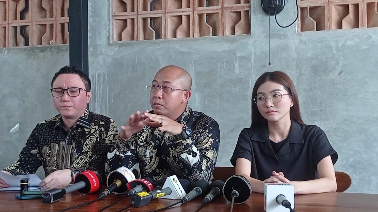 Ponsel Pelaku Sempat Dijual, Polisi Buru Sosok Pemfitnah Keluarga Sarwendah  ​