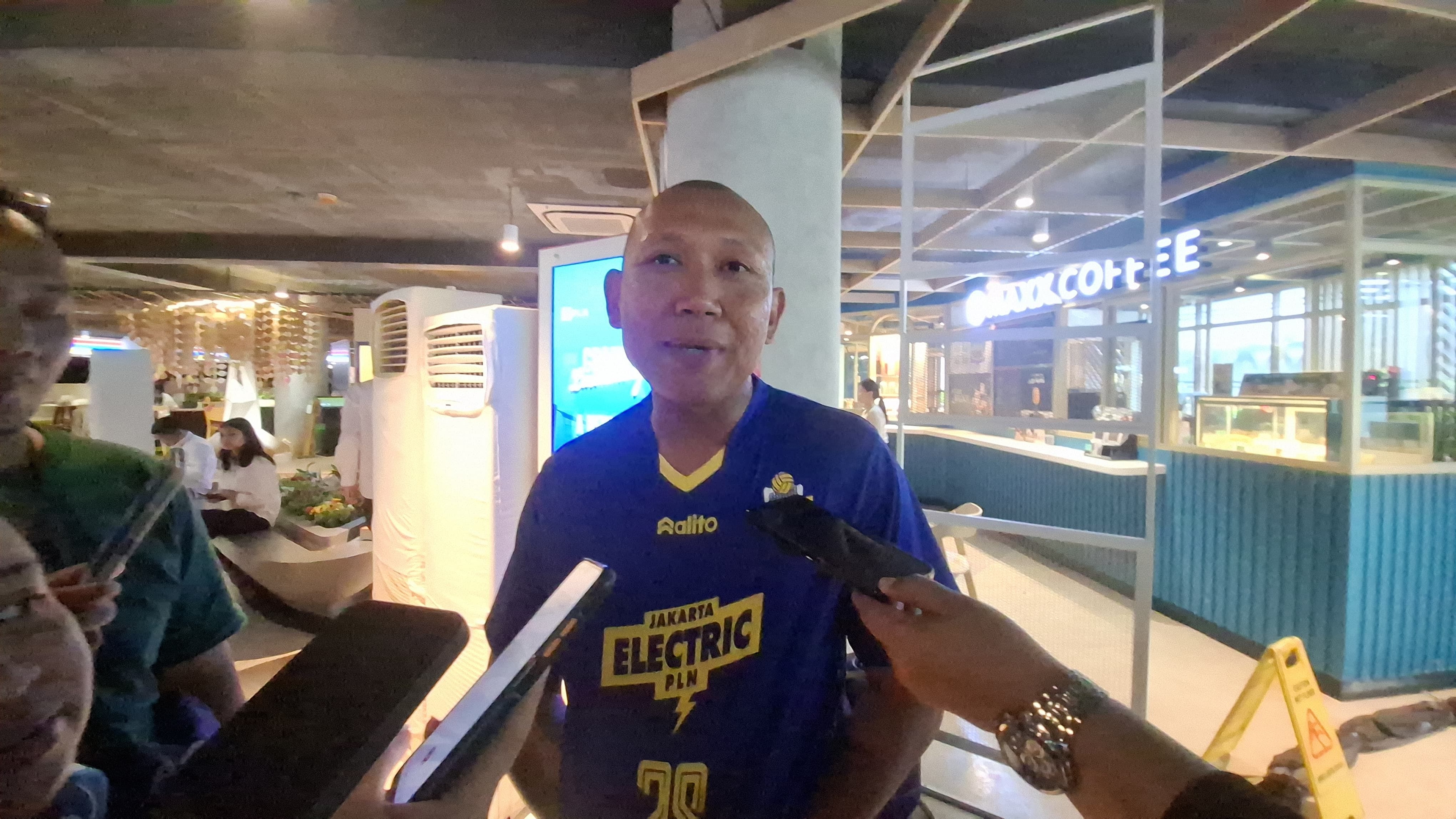 Bintang Film Agak Laen Oki Rengga Sambut Antusias Laga Panas Persib vs Persija