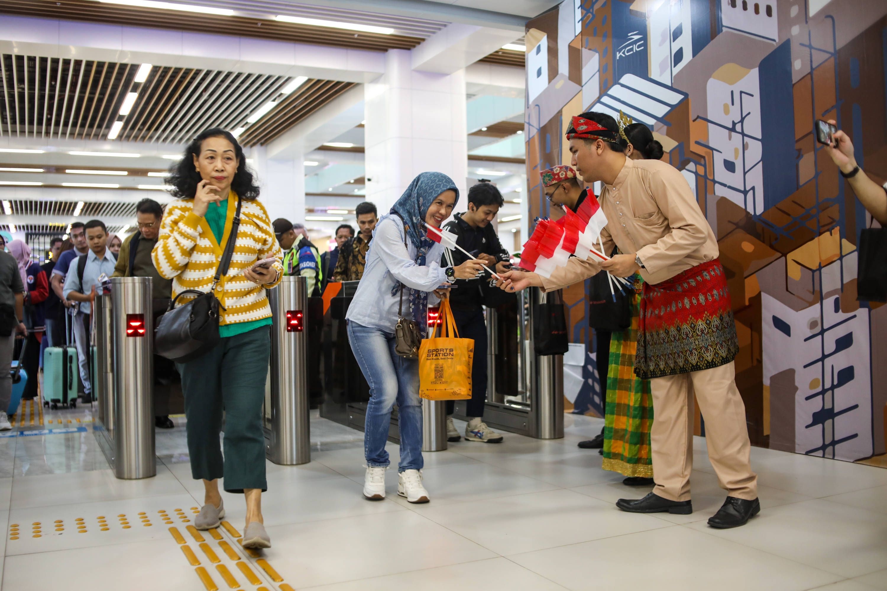 Arus Balik Libur Akhir Tahun, KCIC: 11 Ribu Tiket Whoosh Terjual Hari Ini