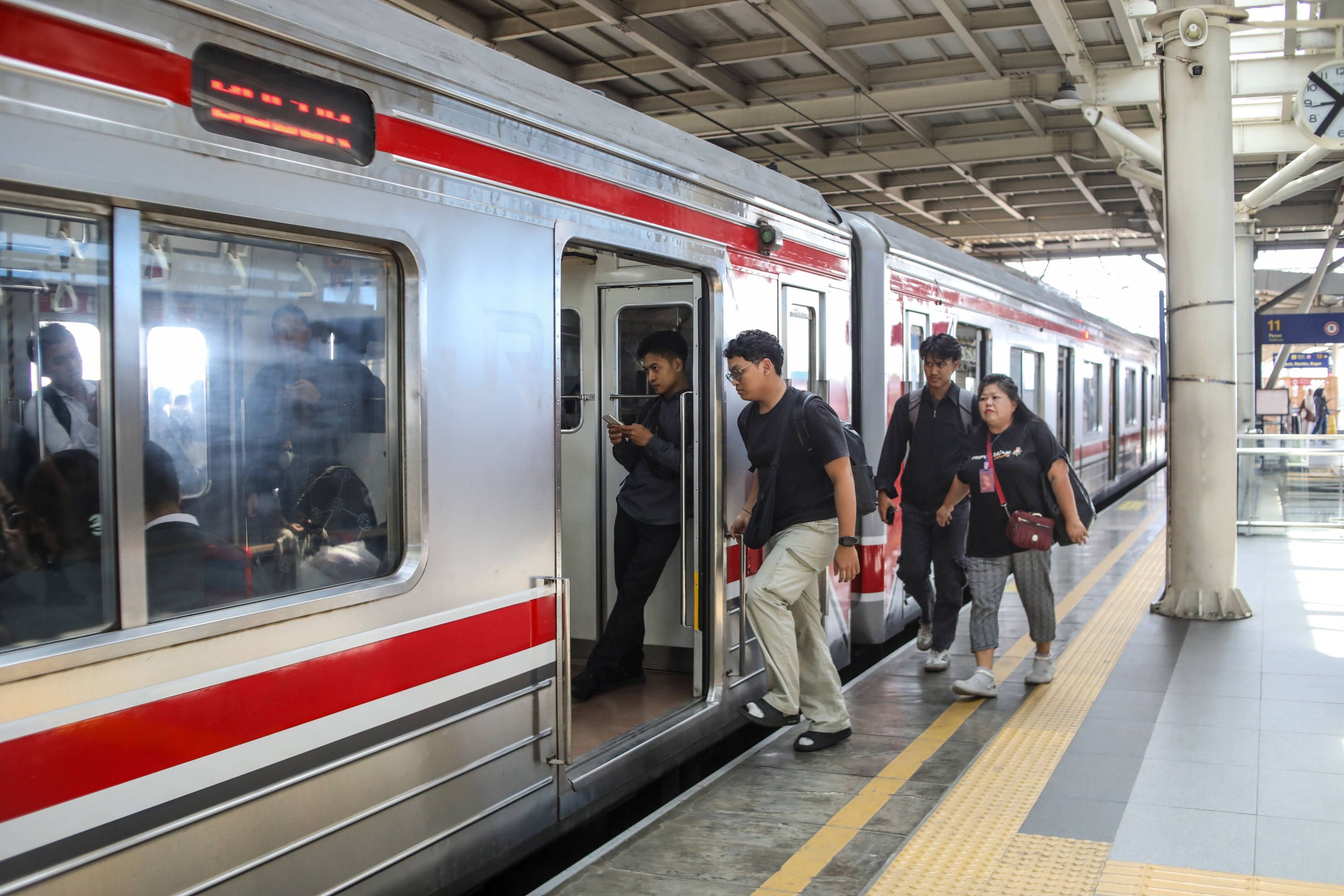 KRL Jadi Tulang Punggung Ekonomi Jabodetabek, KAI Percepat Penguatan Infrastruktur