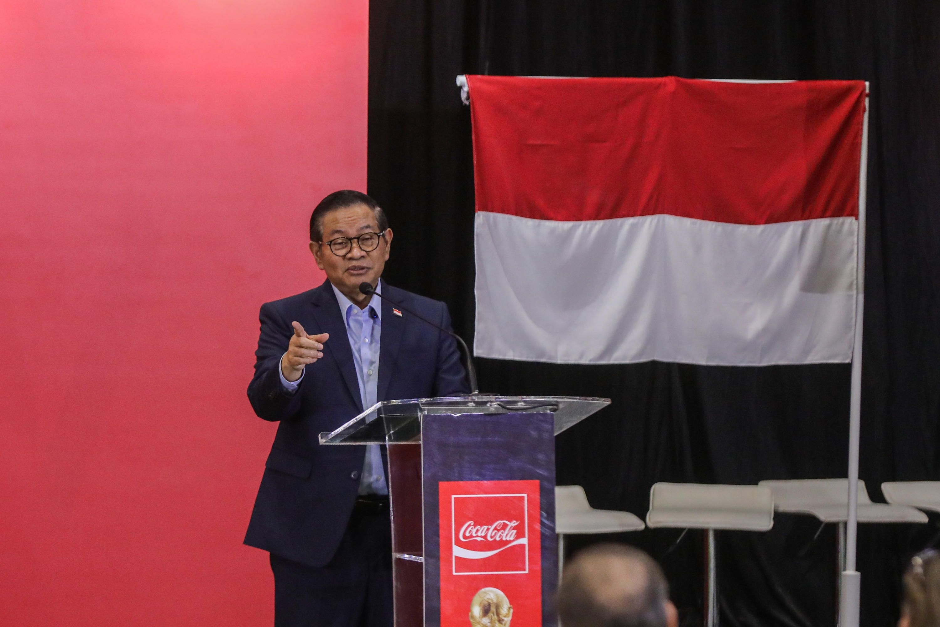 Ingin Persija Juara, Pramono Anung 'Bisik-bisik' ke Erick Thohir Izin Belanja Banyak Pemain