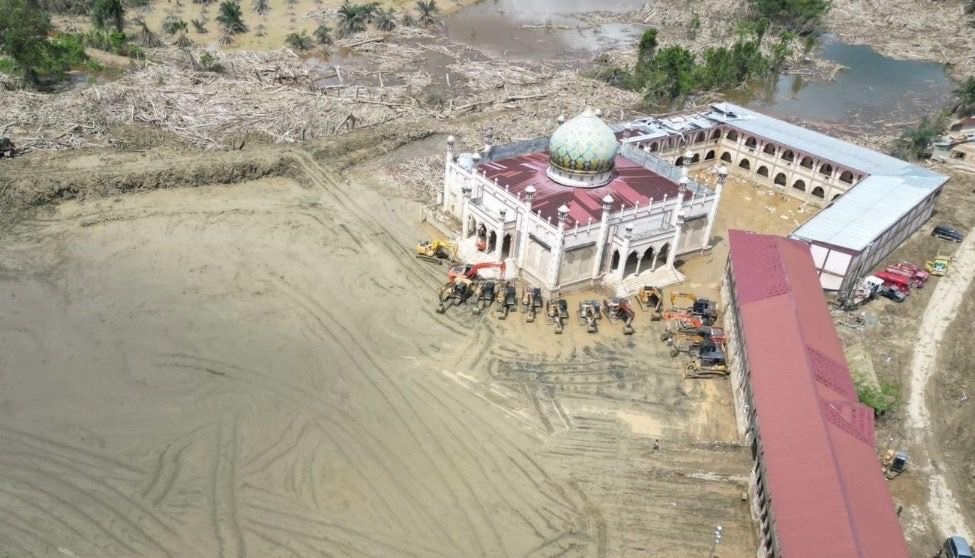 Sempat Terkepung Kayu Gelondongan, Pesantren Darul Mukhlisin Aceh Tamiang Kembali Bernapas