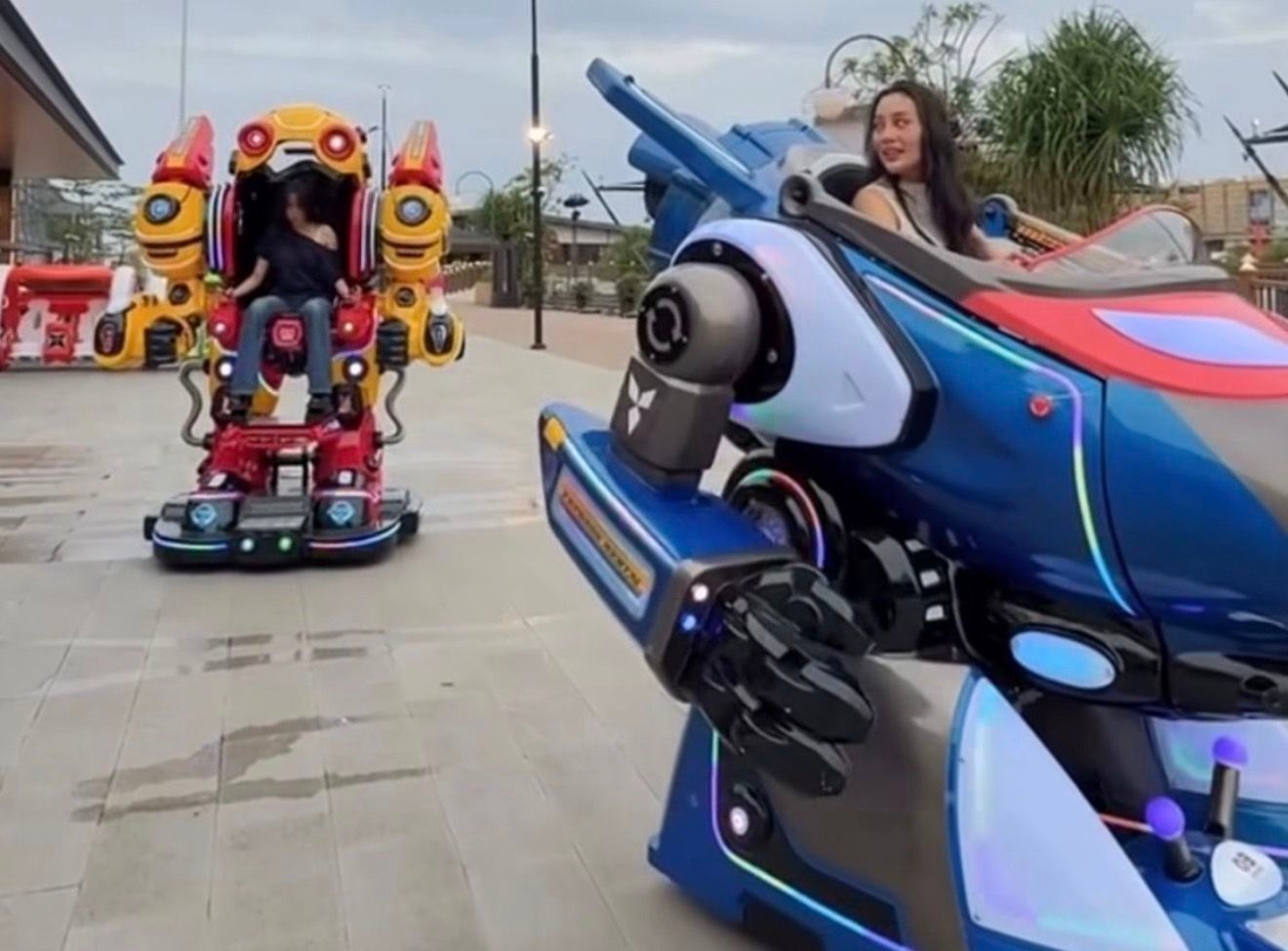 Ngabuburit Anti-Mainstream di Batavia PIK Phase 2: Naik Robot Futuristik hingga Rolling Car 360 Derajat