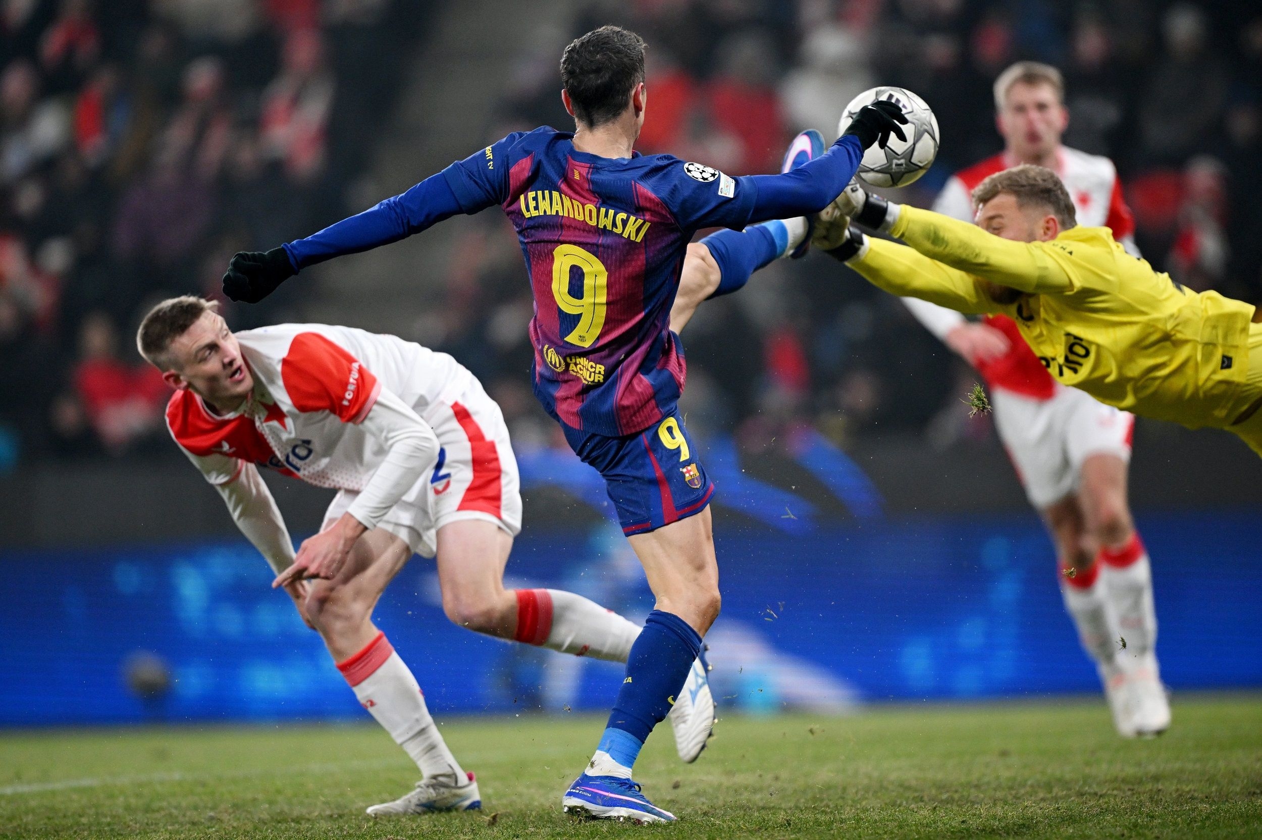 Liga Champions: Kebobolan di 10 Laga Beruntun, Barcelona Masih Bermasalah di Lini Belakang