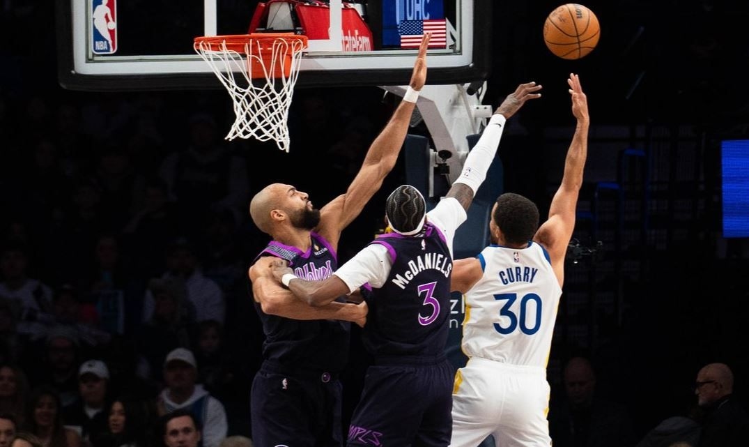 NBA Hari Ini: Stephen Curry Samai Rekor Paul Pierce di Tengah Duka Minneapolis