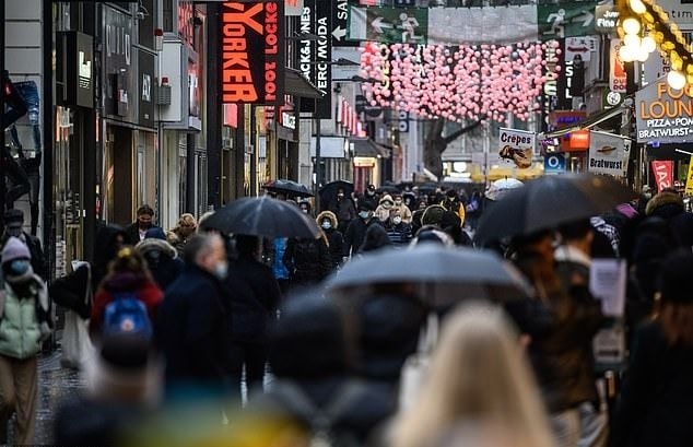 Pengertian Norma Sosial dan Proses Pembentukannya dalam Masyarakat